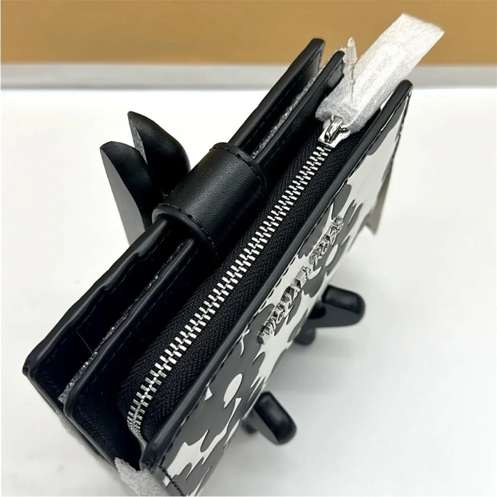 Michael Kors Black and White Floral Wallet - Picture 15 of 16